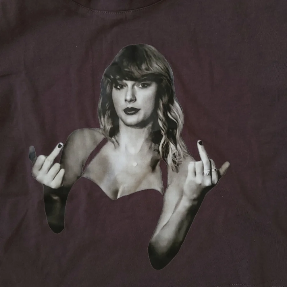Taylor Swift Crop Top - Picture 2 of 4